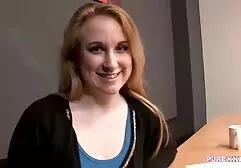 テーブルの上に女性のlascivious雌犬とのセックス 無料 女性 向け アダルト ビデオ