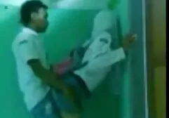 コロキウムでのフィスティング 女性 用 アダルト ビデオ 動画