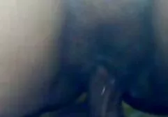 青々とした胸を持つ貧しいアフリカの女性は、シンクの近くのバスルームで白いフェラチオを与えます 女性 専用 アダルト ビデオ