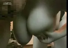 大きなタイトな目は服を脱いで、剃毛キャップを披露 女性 向け av ビデオ