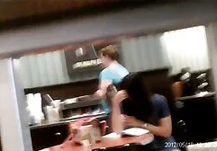 金髪の女の子ねじれたお尻の前の友人 女性 向け エロ ビデオ 無料