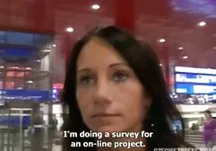 Molly 女性 専用 無料 アダルト ビデオ Cavalliのプールテーブルと女の子とのセックス