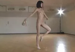 男漁彼女大きなお尻に薄いズボン、shovesで帽子、ベッドルーム 女性 用 の アダルト ビデオ