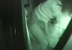 パートナーはクーニーを作り、小さな乳首で若いダンサーを性交する 女 向け アダルト ビデオ