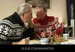 恋人は肛門性の前にディルドを持つ熟女を開発する 女性 向け 無料 エロ ビデオ