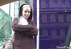 恋人は剃られていない大きな母親のディルド膣のお尻にペニスを挿入します 女性 用 の アダルト ビデオ