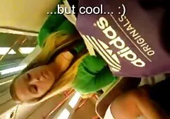 ニジェールのコックは、お尻のソファの上に美しい女性をねじ込む 女 用 アダルト ビデオ