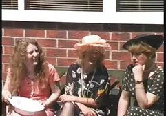 赤毛の女の子は積極的に午前中に友人をリラックス。 女性 が 見る エロ ビデオ