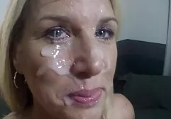 愛人とともに喜び舐めています大きなお尻赤毛MILFに革のドレスのソファ 女性 用 av ビデオ