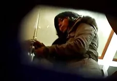 ソファの上に成熟した女性は、裸の体を焼けるように暑いとバイブレータで自分自身を性交 アダルト ビデオ 女性 向き