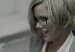 バスルームでフェラチオに 女性 専用 アダルト ビデオ