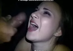 シンプルなブロンドは友人とベッドで宙返りを行うことに同意します 女性 用 h ビデオ