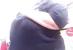 セックスのために透明な服を着て母親と離婚し、それを引き裂く二人の男 女性 用 アダルト ビデオ