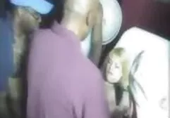 明るい茶色の髪の上にマッサージテーブルへ与える男にお尻 女性 が 見る エロ ビデオ