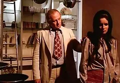 若い売春婦を使用してメガネを持つ男 女性 用 アダルト ビデオ 動画