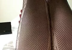 明るい青いドレスの巨乳で金髪の熟女 女性 用 の アダルト ビデオ