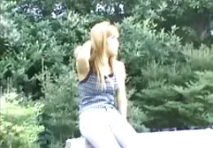 男はメンバーを挿入する前にブルネットを送信するために両手を突き刺した 女の子 用 エロ ビデオ