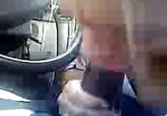 彼女のお尻にディルドを挿入しながら、彼女の背中にピアスの猫と巨大な翼を持つモデル 女性 向け セクシー ビデオ